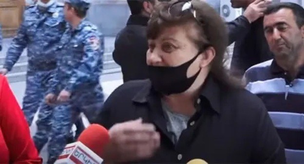 Karabakh refugees hold a protest rally at the Armenian government. Screenshot: http://www.youtube.com/watch?v=au6V3U7KKFM&t=174s