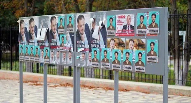 Agitation banners. Photo by Vyacheslav Prudnikov for the Caucasian Knot