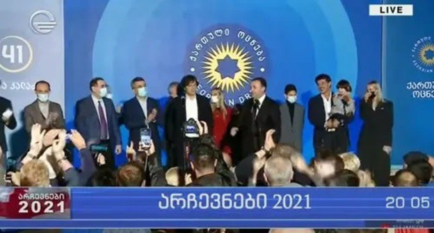 Members of the "Georgian Dream" Party hold a briefing announcing the party's victory at municipal elections, October 2, 2021. Screenshot from TV IMEDI footage 