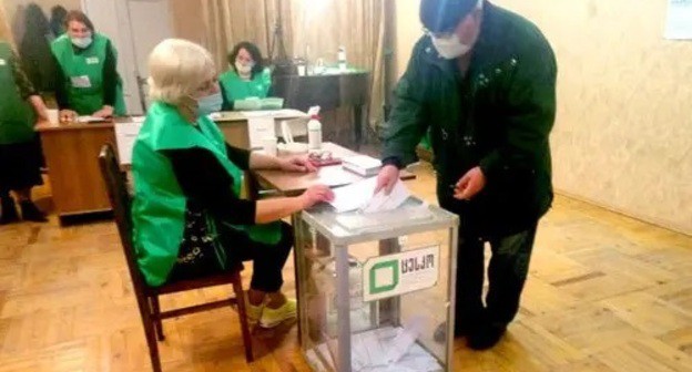 Voting at election in Tbilisi, October 30, 2021. Photo by Beslan Kmuzov for the Caucasian Knot