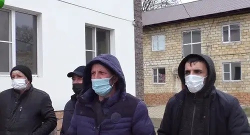 Inhabitants of the camp in Dagestan. Screenshot from the video posted by the Caucasian Knot, https://www.youtube.com/watch?v=j4HSuoppzwI