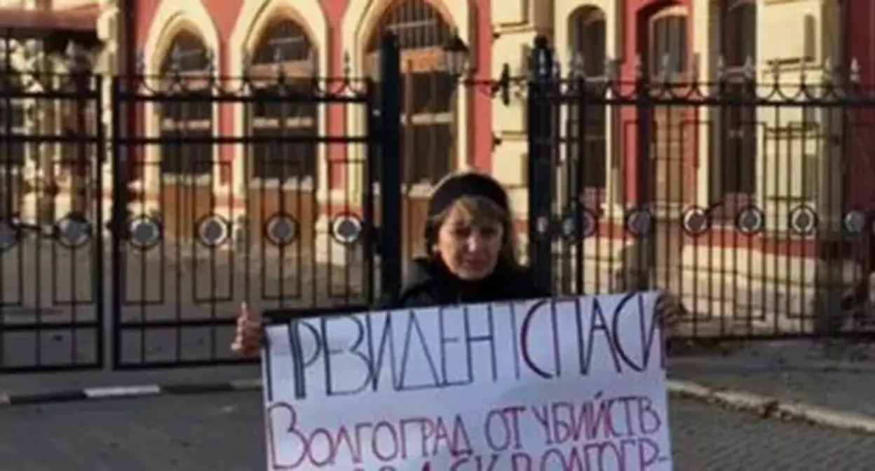 Roza Razumova holds a solo picket. Photo by Olga Cherkasova for the Caucasian Knot