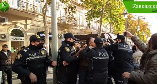 The police detains an activist. Baku, December 2021. Screenshot of the video by the "Caucasian Knot"