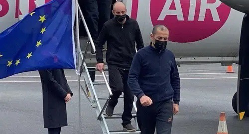 Prisoners of war returned to Armenia. Photo: https://twitter.com/ToivoKlaar/status/1472471675207917568