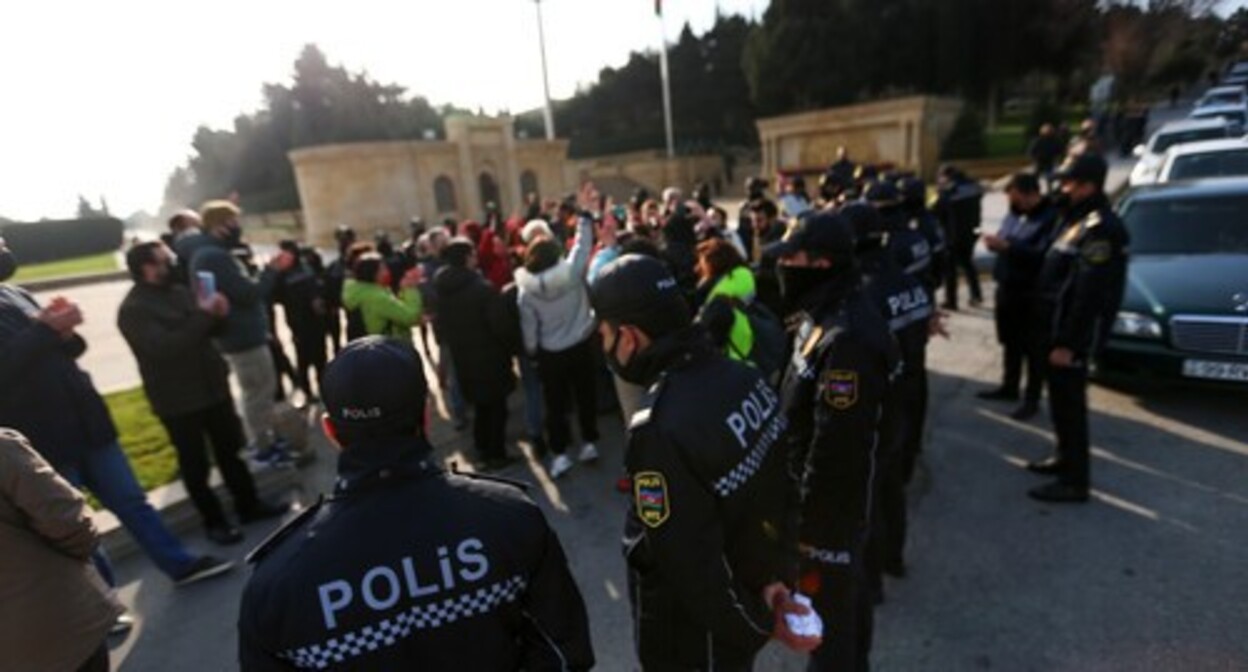 A protest rally of journalists in front of the Azerbaijani Parliament building. Photo by Aziz Karimov for the "Caucasian Knot"