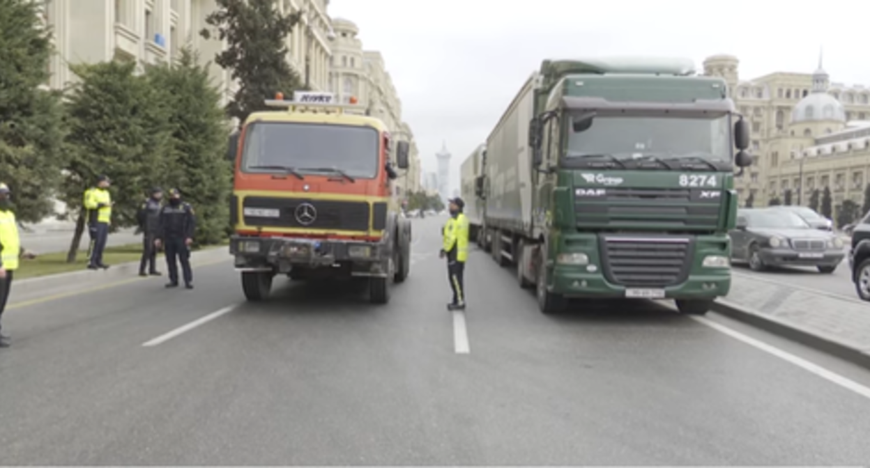 Drivers hold a protest action in Baku. Screenshot: REAL TV https://www.youtube.com/watch?v=NSnED0wYNUA