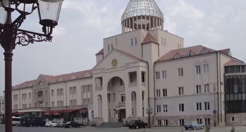 The building of the People's Assembly (Parliament) of Nagorno-Karabakh. Screenshot of the video ok.ru/video/3434383149665