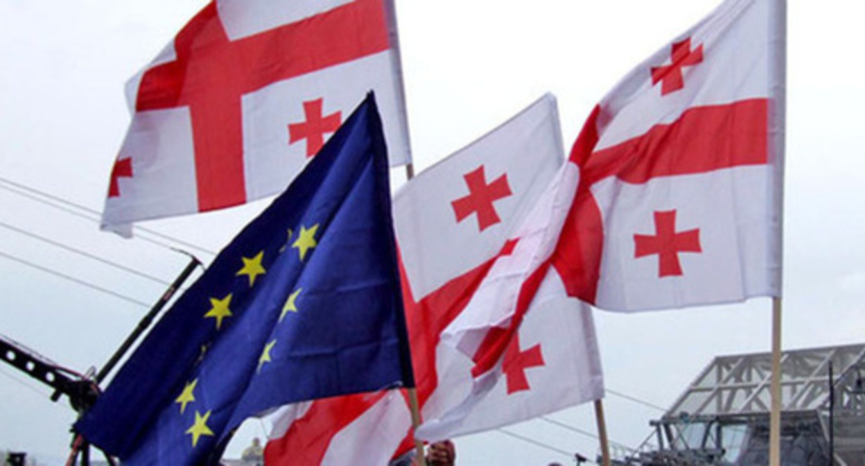 Flags of Georgia and the European Union. Photo by Edita Badasyan for the Caucasian Knot