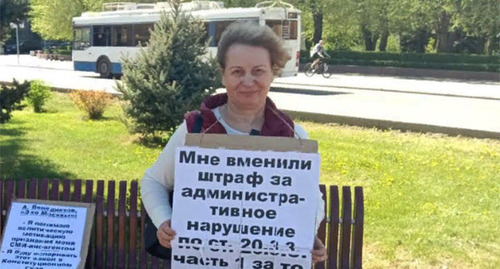 Tamara Grodnikova holds a solo picket in Volgograd, April 28, 2022. Photo by the Caucasian Knot correspondent