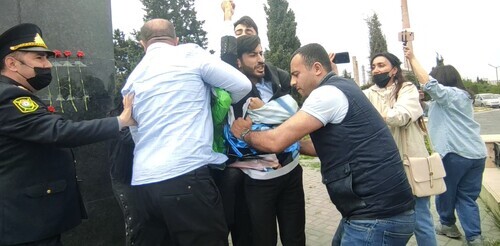 The detention of a participant in the opposition action held in Baku on May 1, 2022. Photo by Faik Medjid for the "Caucasian Knot"