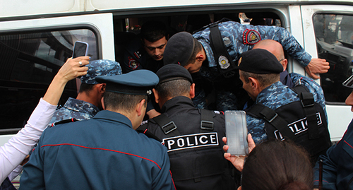 The detention of protesters in Yerevan. May 3, 2022. Photo by Tigran Petrosyan for the "Caucasian Knot"