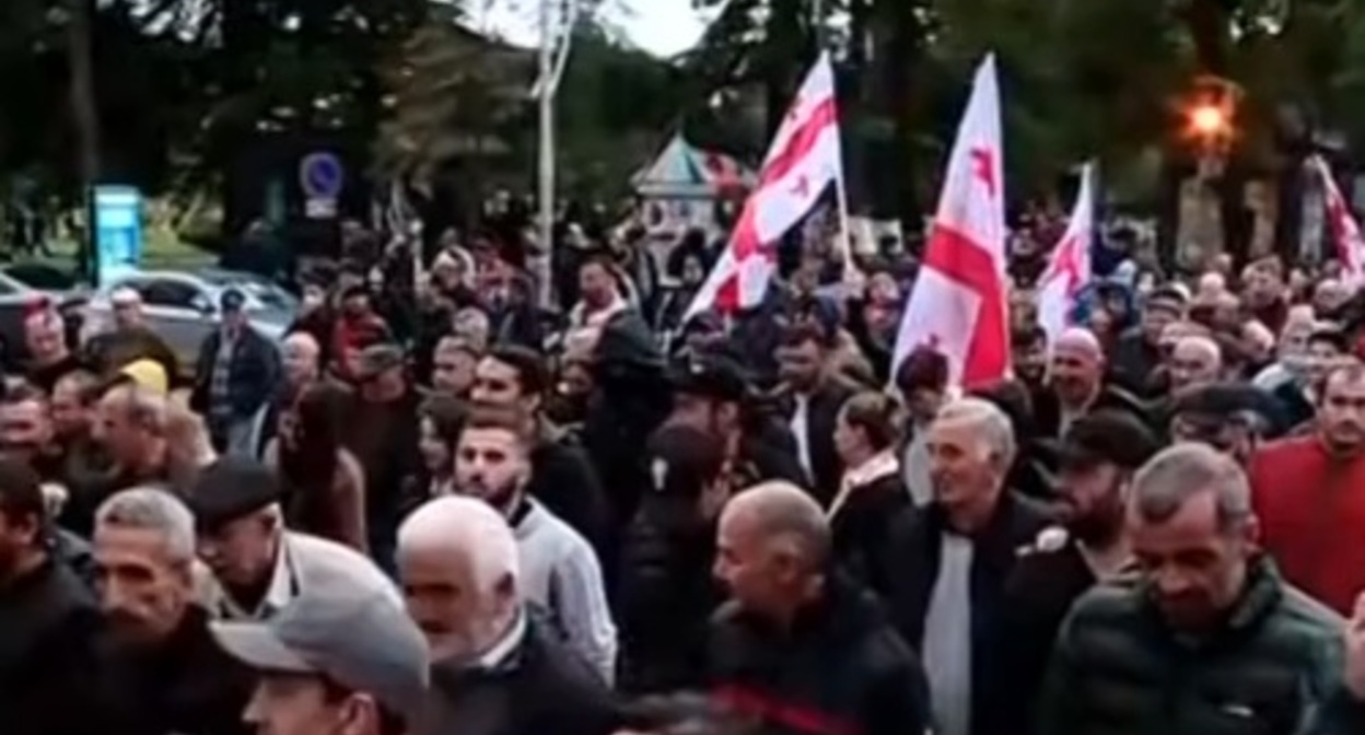 The supporters of Saakashvili at a protest action. Screenshot of the video https://rustavi2.ge/ka/news/228667