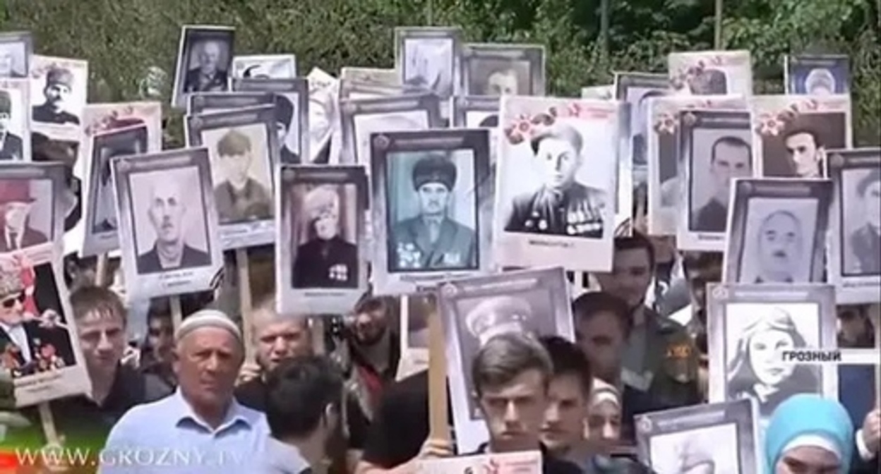 Participants in the Immortal Regiment procession in Grozny on May 9, 2019. Image made from video posted by TV channel ‘Grozny’: https://www.youtube.com/watch?v=3pjVOi_3Bjo