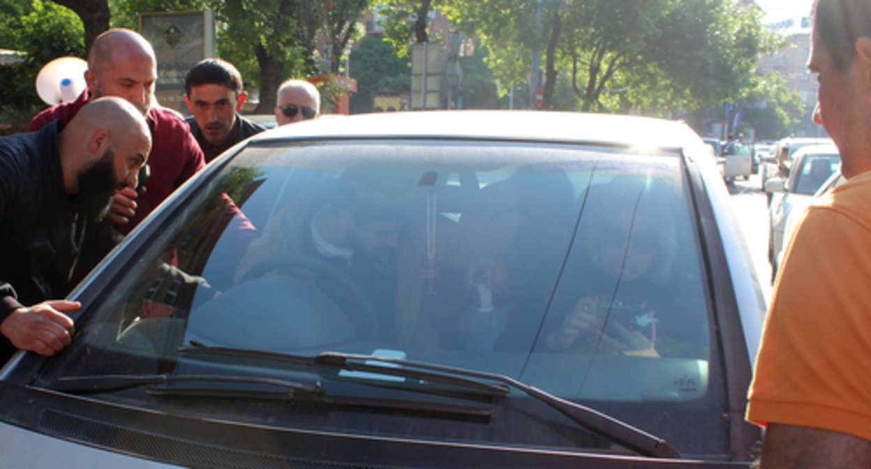 Activists on the streets of Yerevan. Photo by Tigran Petrosyan for the "Caucasian Knot"