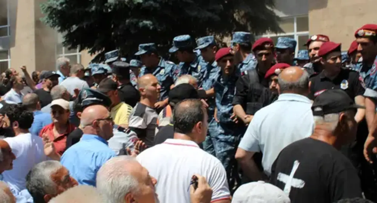 The opposition rally ended in clashes with the police. Photo by Tigran Petrosyan for the "Caucasian Knot"