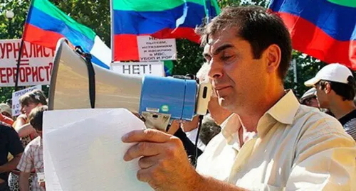 Khadjimurad Kamalov at a rally in Makhachkala, 2008. Photo: http://www.chernovik.net