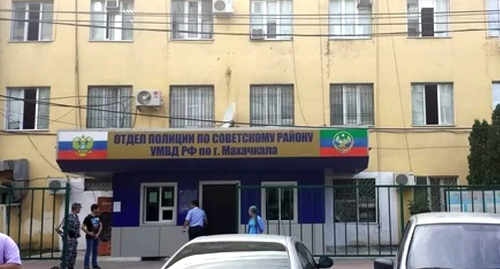 The Makhachkala City Soviet district police office where the Dagestani journalists, Magomed Magomedov and Murad Muradov, were delivered. Photo https://chernovik.net/content/lenta-novostey/zamredaktora-chernovika-uzhe-dva-chasa-ne-vypuskayut-iz-otdela-policii