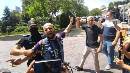 Policemen and protesters in Baku, July 20, 2022. Photo by Faik Medjid for the Caucasian Knot