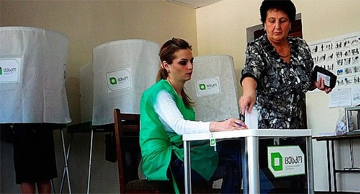 At a polling station in Georgia. Photo: https://i.imgur.com/4RLNRyw.png