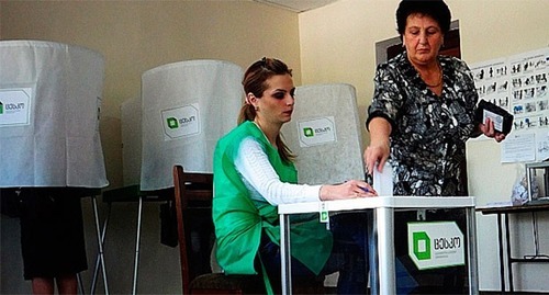 At a polling station in Georgia. Photo: https://i.imgur.com/4RLNRyw.png