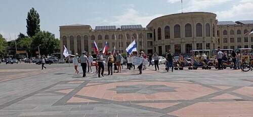 A pacifist march held by Russian citizens in Gyumri, July 31, 2022. Photo by Roman Kuzhev for the Caucasian Knot