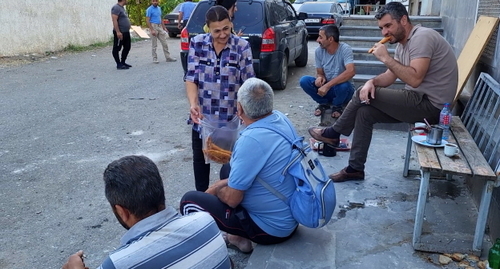 Residents of Berdzor waiting for the evacuation. Photo by Alvard Grigoryan for the "Caucasian Knot"