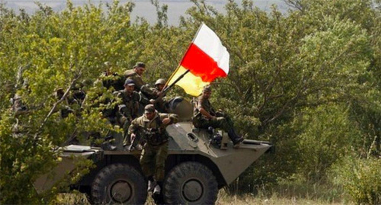 Armored personnel carrier with Ossetian fighters, 2008. Photo: vk.com