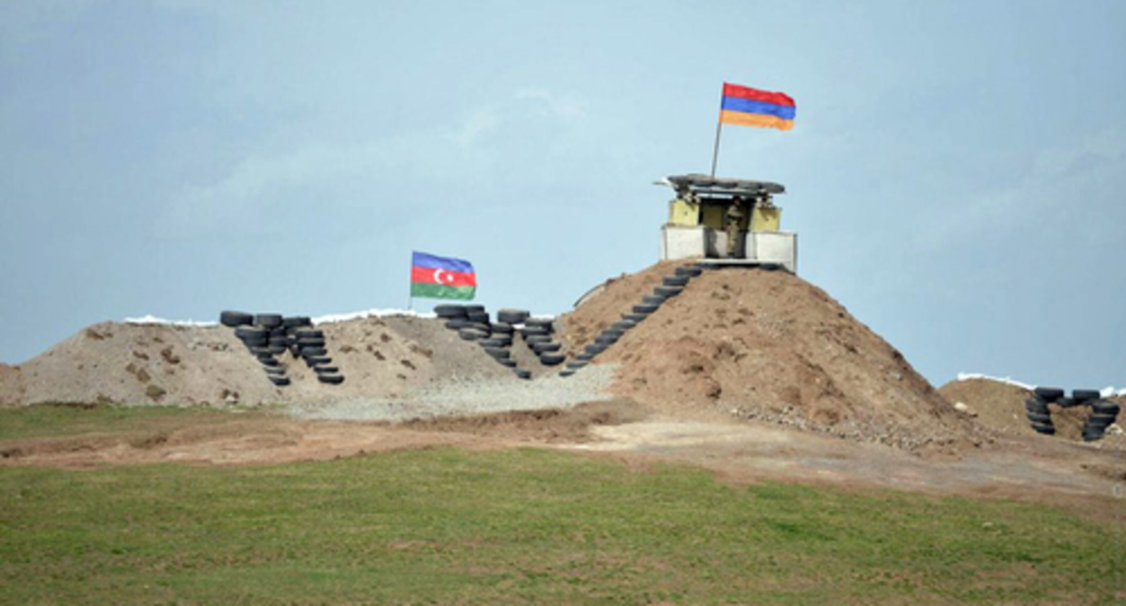 Armenian and Azerbaijani border checkpoints. Photo: https://lurer.com/?p=465932&l=ru