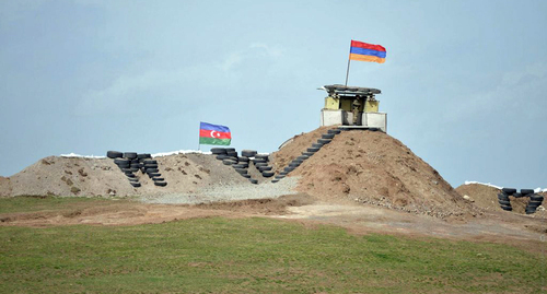 Armenian and Azerbaijani border checkpoints. Photo: https://lurer.com/?p=465932&l=ru