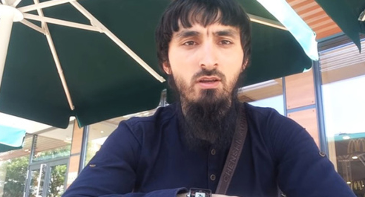 Tumso Abdurakhmanov. Screenshot of the video by the user Abu-Saddam Shishani [LIVE] https://www.youtube.com/watch?v=fNPW31tczms