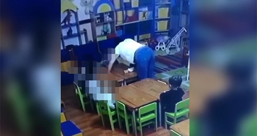 A female educator from the private kindergarten in Vladikavkaz beats a child. Screenshot of the video posted on Telegram