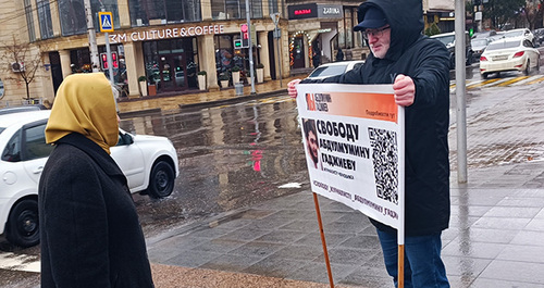 A solo picket in support of Abdulmumin Gadjiev. Makhachkala, December 5, 2022. Photo by the "Caucasian Knot" correspondent