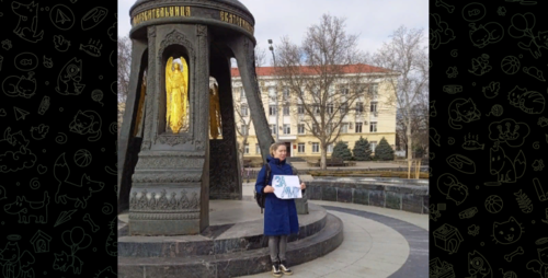 Natalia Bushueva at a solo protest action held near the monument to St. Catherine the Great Martyr in Krasnodar. Screenshot https://t.me/ovdinfolive/18921