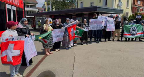 A rally against the deportation of natives of Chechnya to Russia. Switzerland, Bern, July 21, 2023. Photo: https://www.kavkazr.com/a/aktsii-protiv-deportatsii-chechentsev-proshli-v-shveytsarii-avstrii-i-germanii/32513380.html