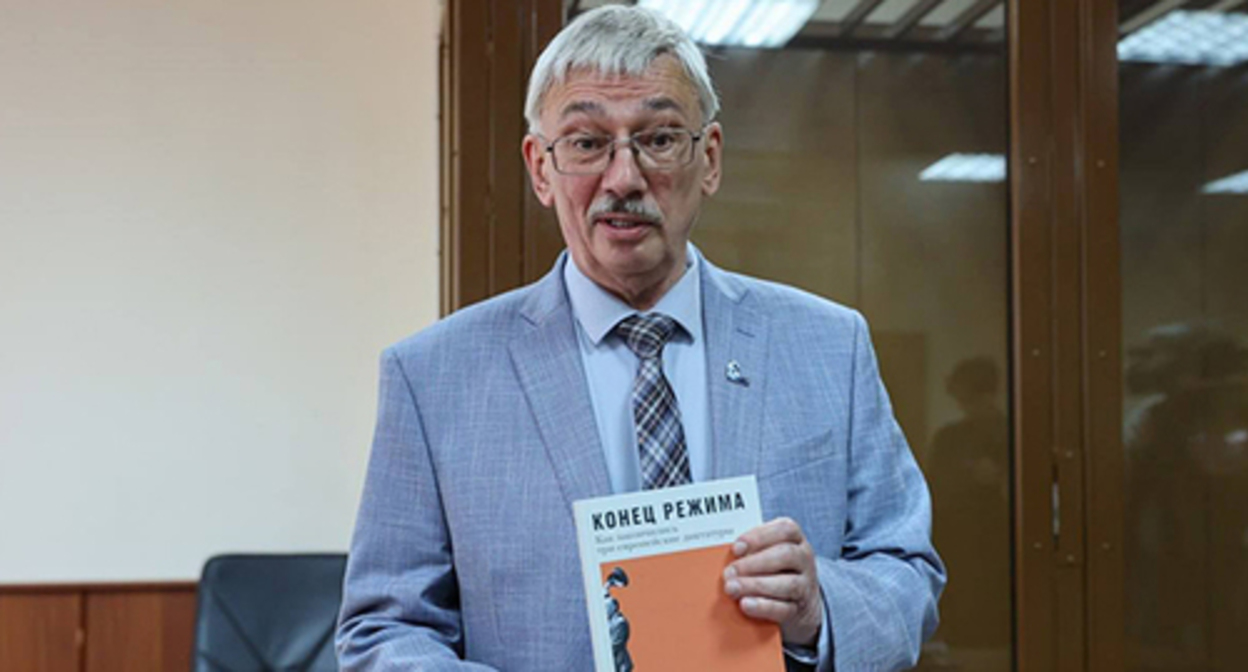 Oleg Orlov in the courtroom. Photo: https://memorialcenter.org/news/translyacziya-suda-nad-olegom-orlovym-3-iyulya included into the register of foreign agents