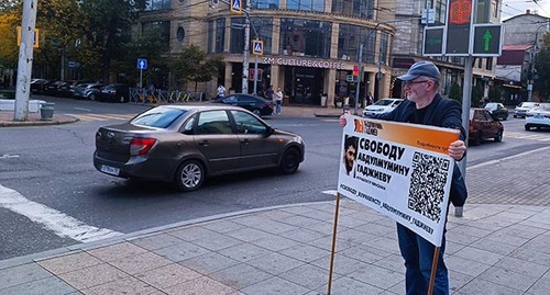 Magomed Magomedov at a solo picket. Makhachkala, October 2023. Photo by the "Caucasian Knot" correspondent