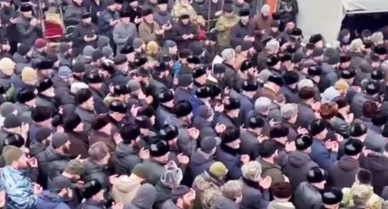 A collective prayer. Screenshot of the video posted on the Telegram channel "ChP Grozny" on January 17, 2024 https://t.me/chpgrozny_95/7769