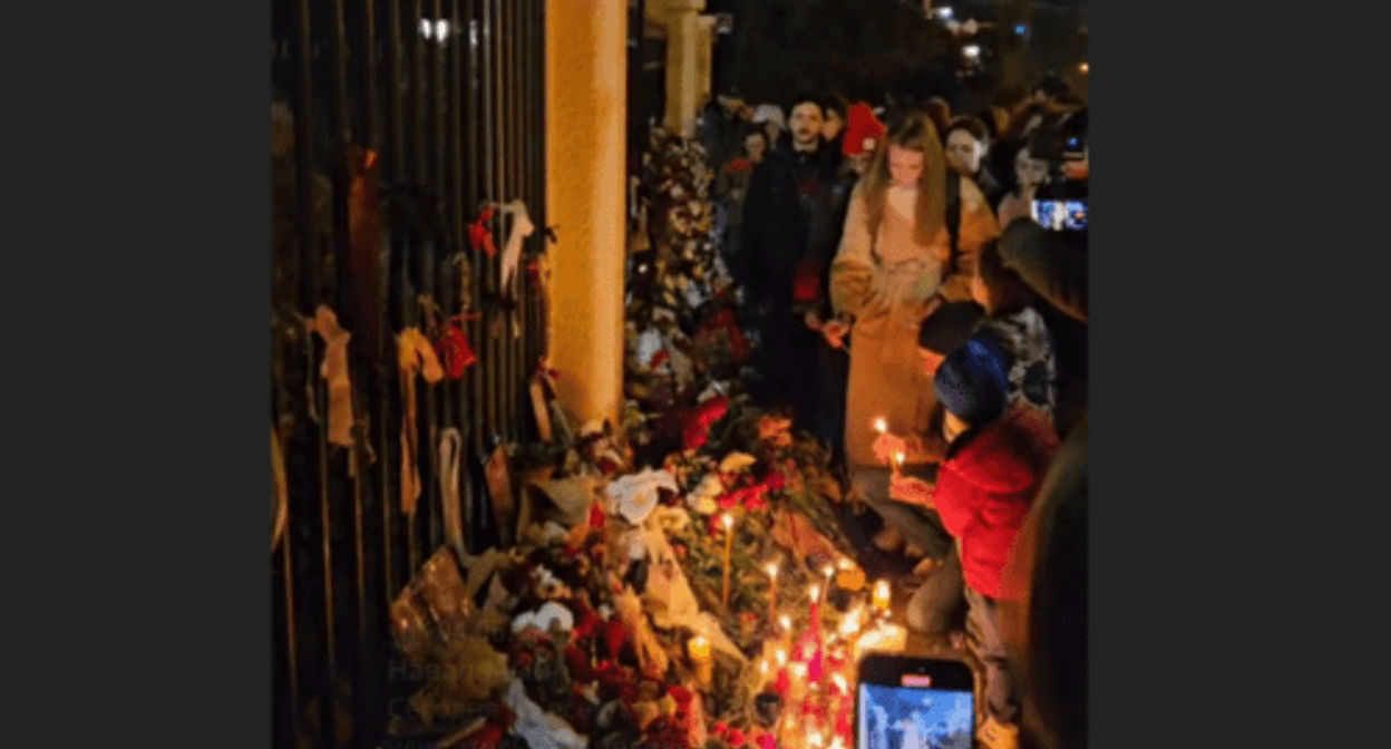 A spontaneous memorial to Navalny in Tbilisi. Screenshot of the video posted on the Telegram channel of Nikolai Levshits on March 1, 2024 https://t.me/nlevshitstelegram/15375