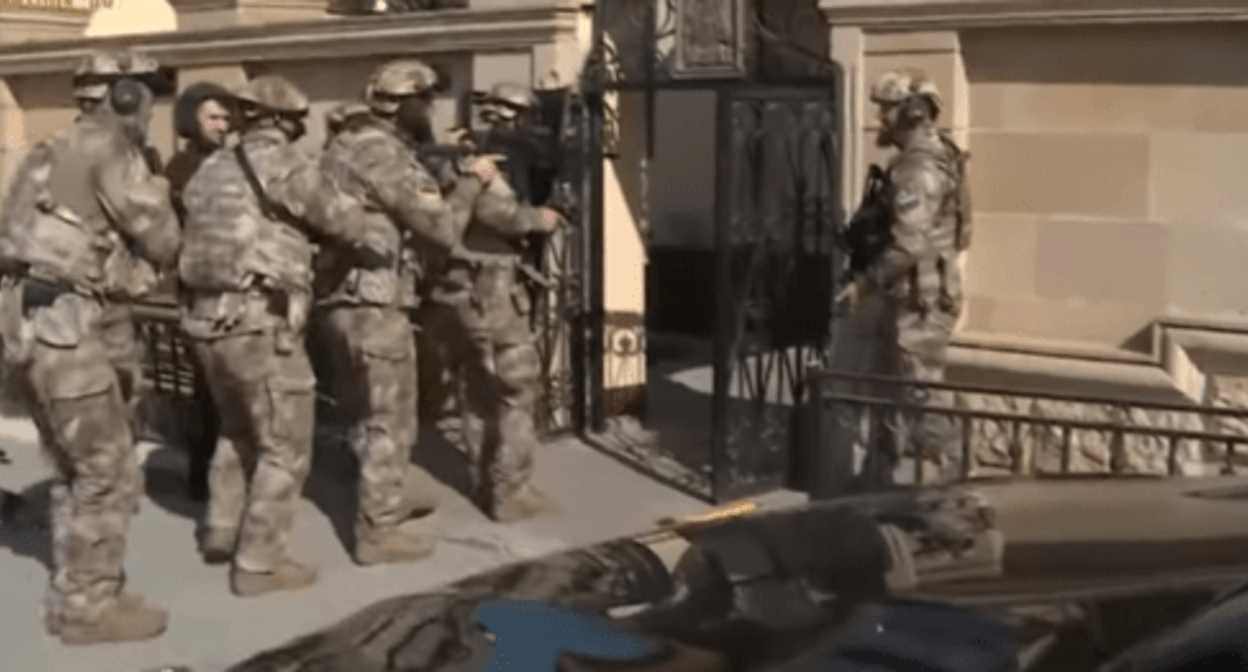 Law enforcers enter the Church of Archangel Mikhail in Grozny after it was attacked by the terrorists on May 19, 2018. Screenshot of the video published on the YouTube channel "Akhtuba" on May 19, 2018 https://www.youtube.com/watch?v=-NSpvypvCes