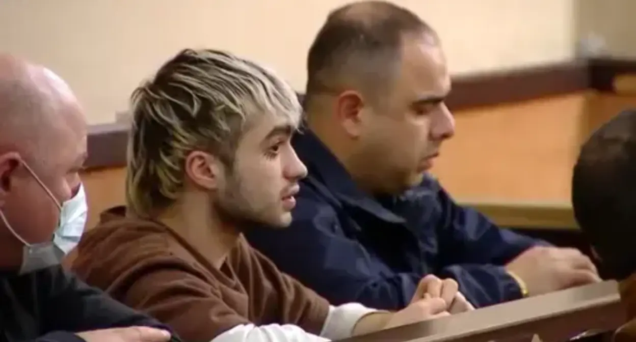 Lazar Grigoriadis (in the centre) in a courtroom. Photo: Newsgeorgia
 https://www.newsgeorgia.ge/sud-v-tbilisi-izbral-predvaritelnoe-zakljuchenie-dlja-uchastnika-martovskih-akcij/