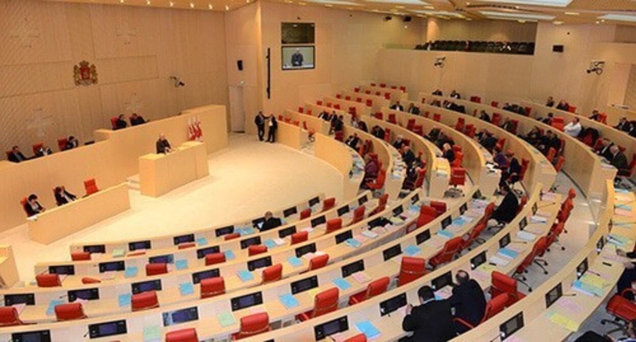 The Georgian Parliament. Photo: press service http://www.parliament.ge/en/saparlamento-saqmianoba/plenaruli-sxdomebi/plenaruli-sxdomebi_news/the-plenary-session-of-the-parliament8.page