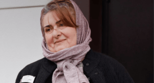 Zarema Musaeva wearing her badge. Screenshot of a photo posted on the Telegram channel of the "Team against Torture" (included into the register of foreign agents) on May 15, 2024 https://t.me/no_torture/3255