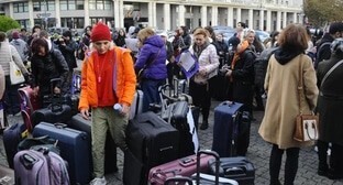 A “women’s march”. Tbilisi, November 24, 2024. Photo: Interpressnews https://www.interpressnews.ge/ru/article/164655-na-ploshchadi-svobody-gruzinskoi-stolitsy-sobiraiutsia-uchastniki-zhenskogo-marsha