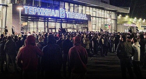 Riots at the “Uitash” airport in Makhachkala. October 2023.  Screenshot of a video posted on the YouTube channel "Novosti Kazakhstana" (Kazakhstan News) https://www.youtube.com/watch?v=Mys3gWpYMUc