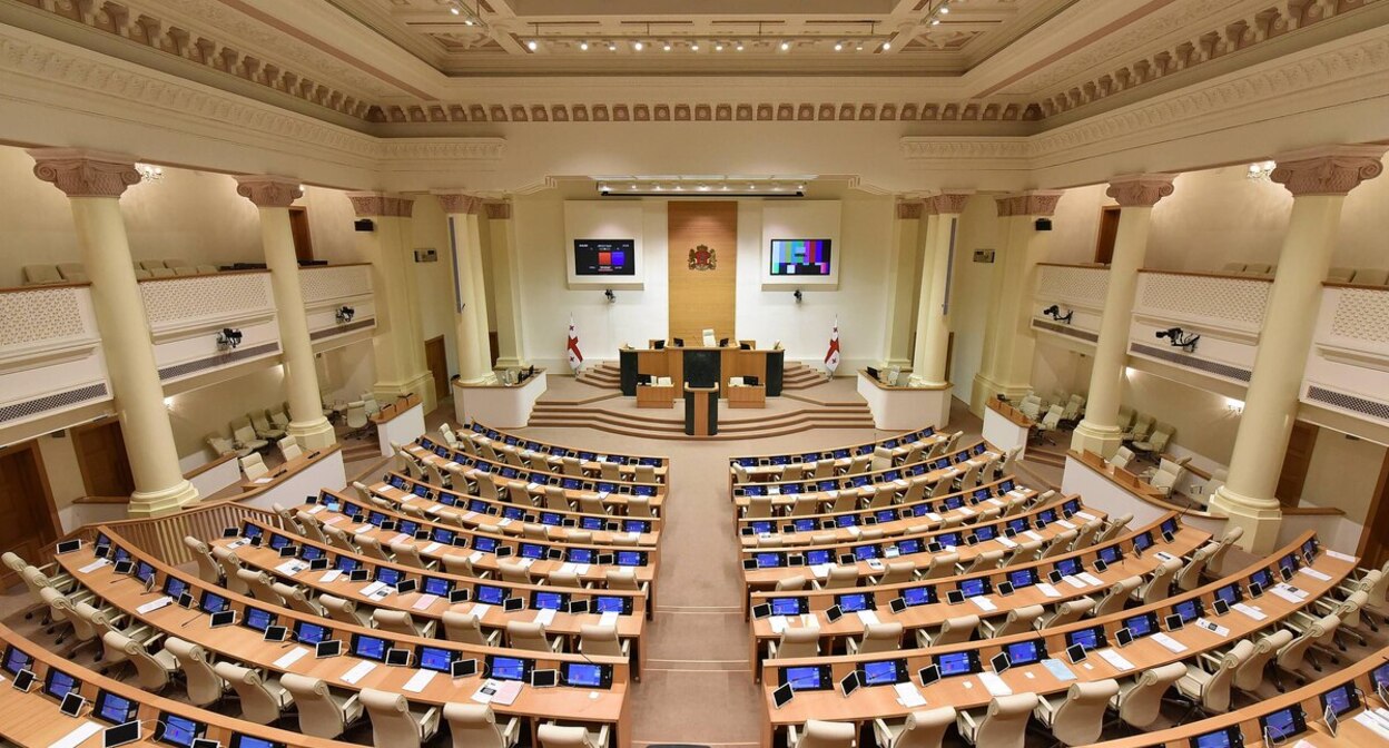 The Parliament of Georgia. Photo: https://www.interpressnews.ge https://ru.wikipedia.org/