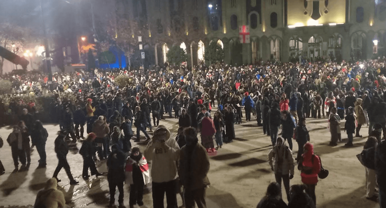 Participants of the rally in front of the Georgian parliament building. Photo taken by Beslan Kmuzov on December 6, 2024 for the "Caucasian Knot"