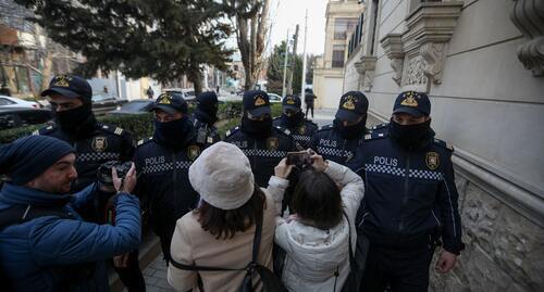 Journalists trying to keep shooting. Photo by the "Caucasian Knot" correspondent