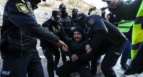 The detention of an activist in Baku. Photo by Aziz Karimov for the "Caucasian Knot"