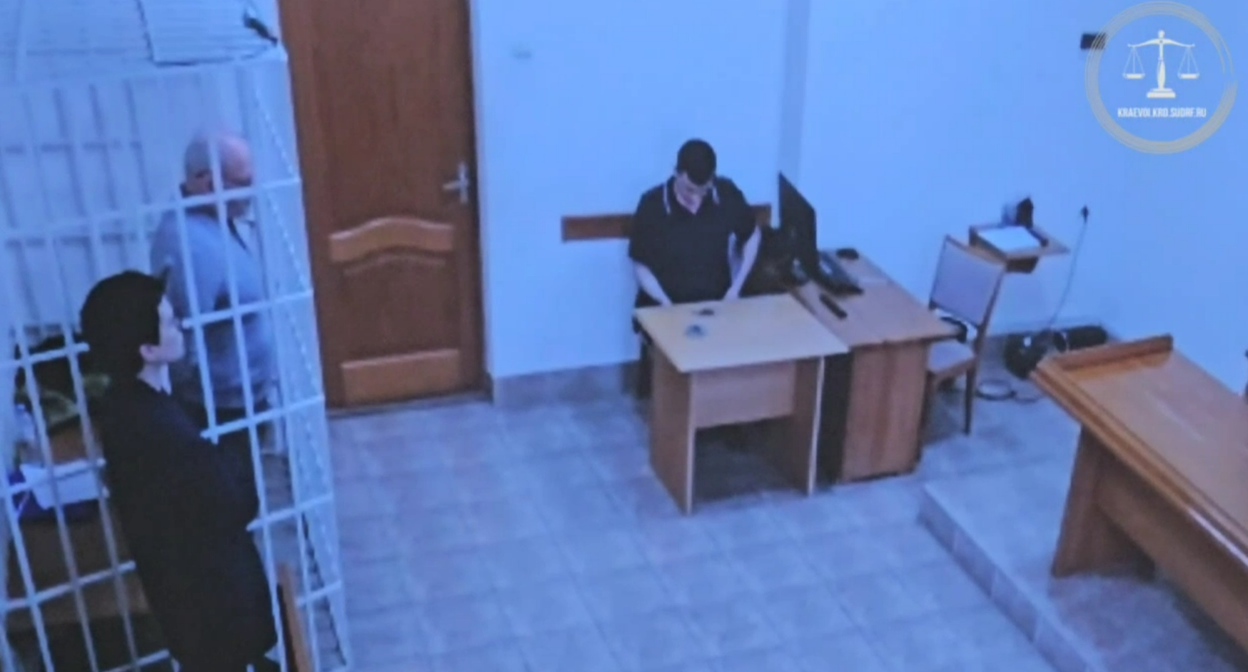 Evgeny Gorobets (left, in cage). Still from a video from the Kuban courts press service https://t.me/opskuban/1522 Evgeny Gorobets (left, in cage). Still from a video from the Kuban courts press service https://t.me/opskuban/1522