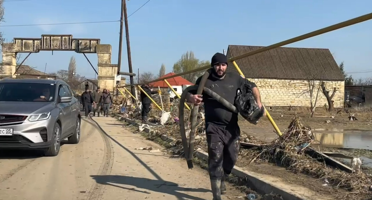 The village of Mamedkala after the flood. Still from a video from the Derbent District Administration: https://t.me/derbentskiyrayon_official/21857 The village of Mamedkala after the flood. Still from a video from the Derbent District Administration: https://t.me/derbentskiyrayon_official/21857